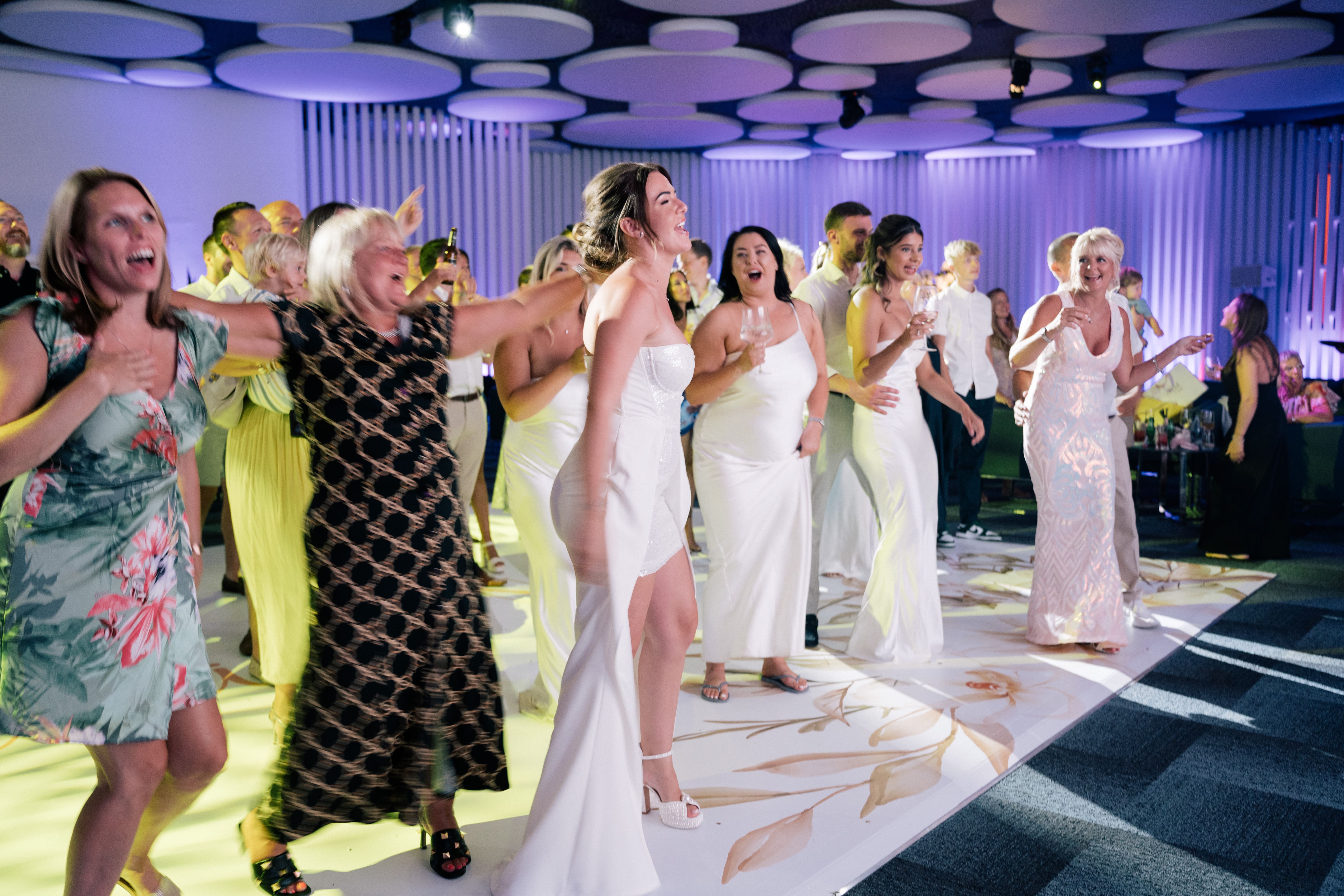 Book your wedding day in GF VICTORIA